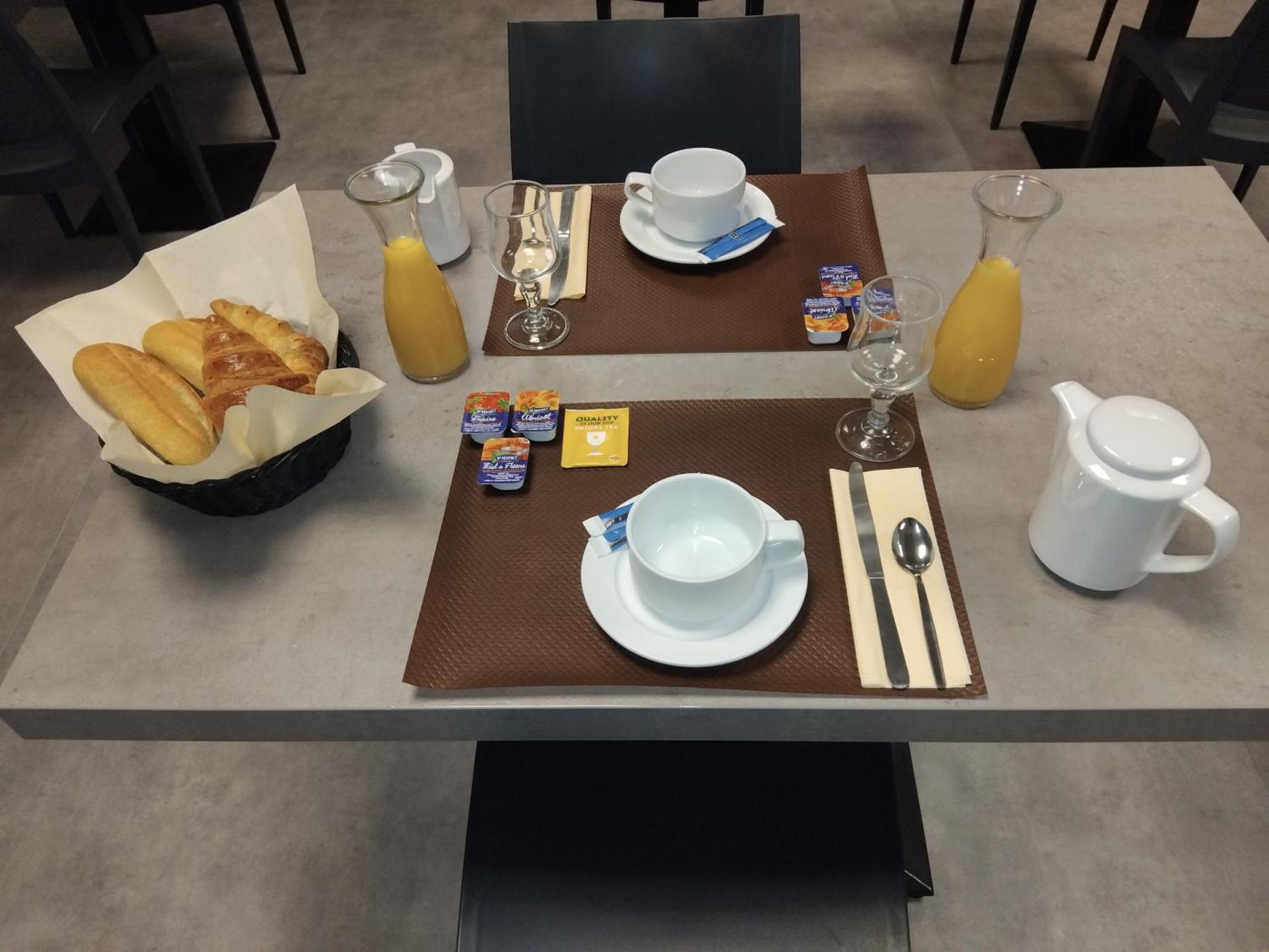 Be Myhotel Évreux Екстериор снимка